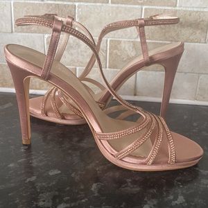 Stunning brand new Rose Gold Le Chateau heels